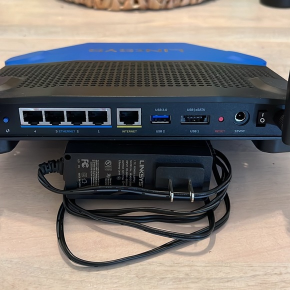 Linksys WRT3200ACM - Picture 3 of 3